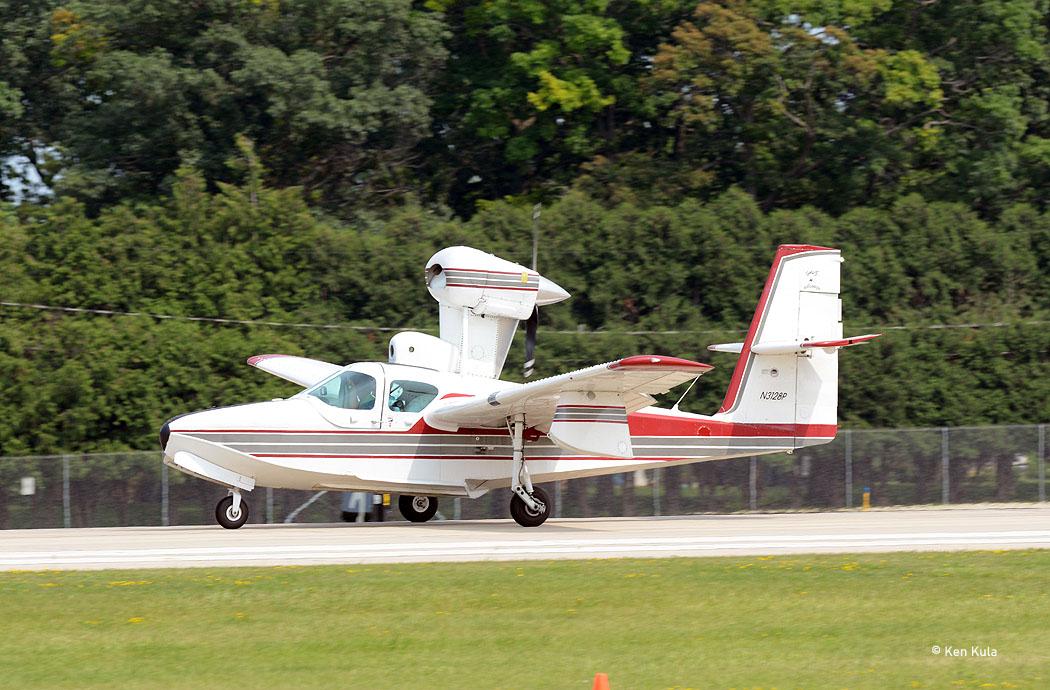 Amphibious Planes Out of the Water at This Year’s AirVenture
